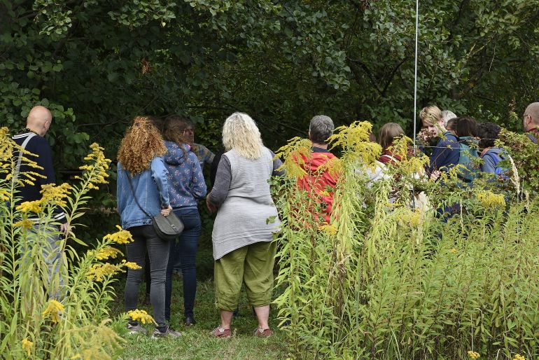 Foto: B.Alt, Führung zu den Bienenkisten